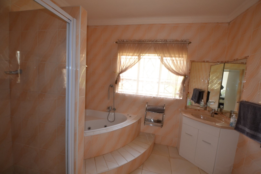 4 Bedroom Property for Sale in Jan Cillierspark Free State